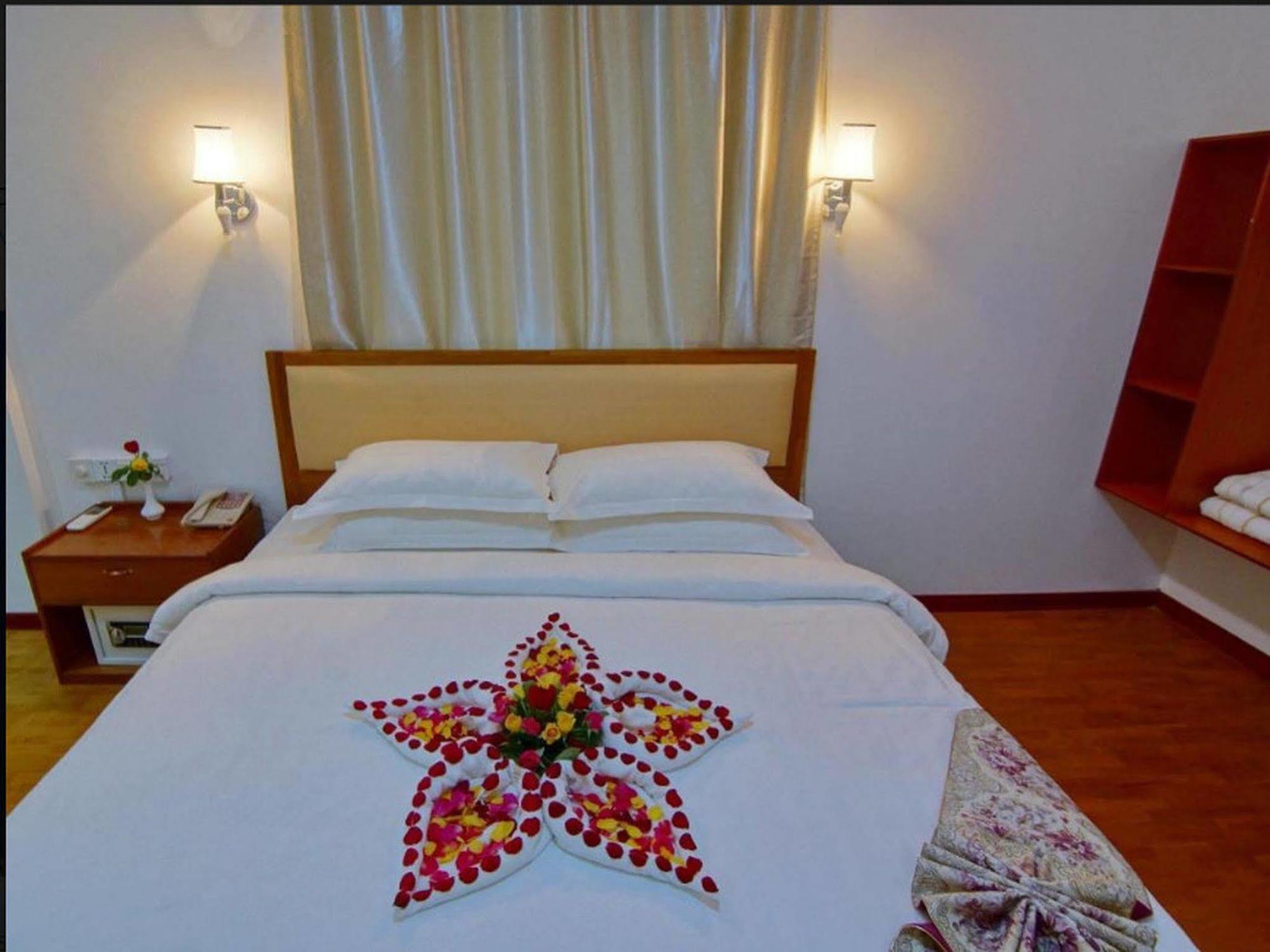 Wilson Hotel Мандалай Екстер'єр фото