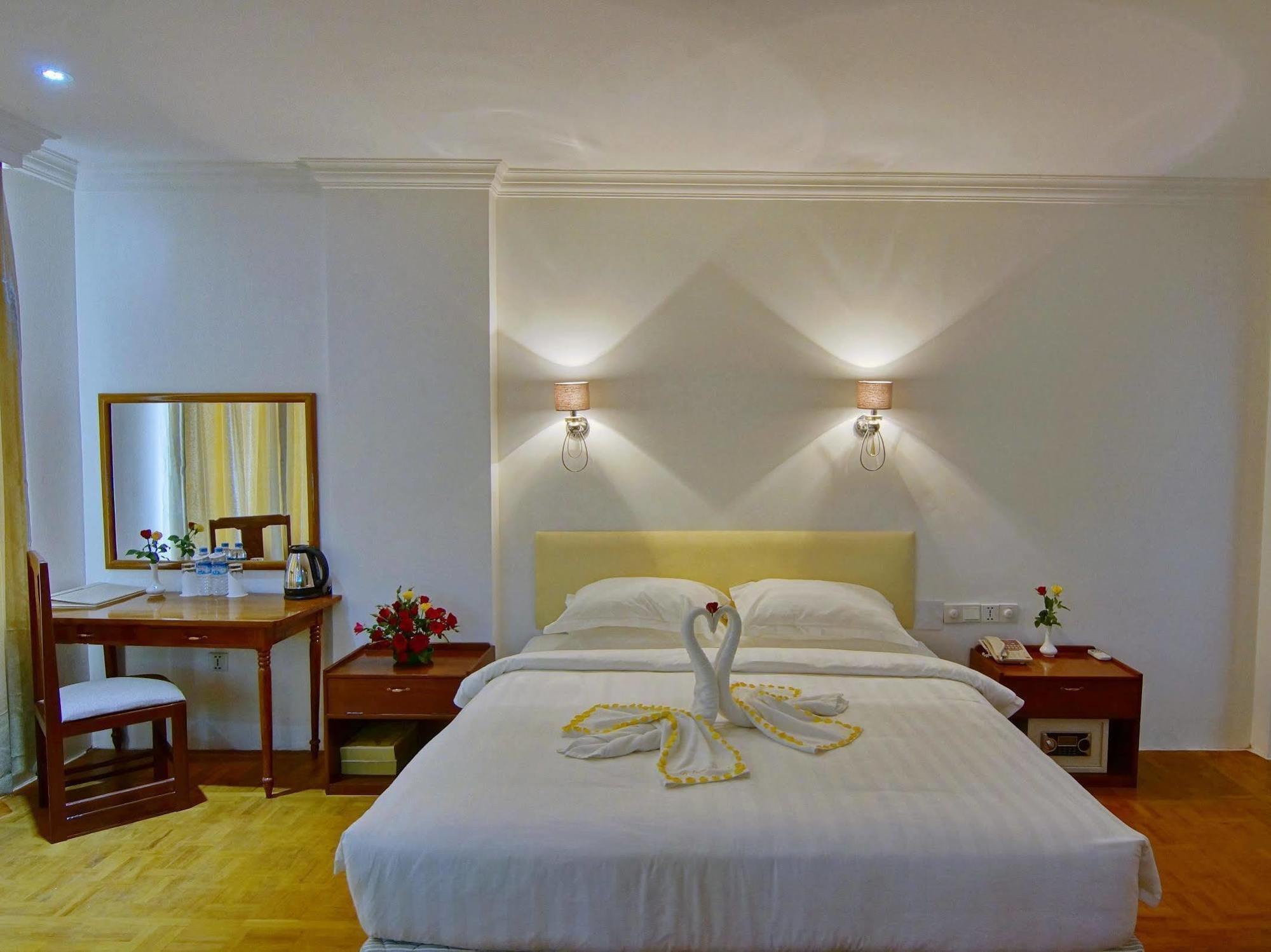 Wilson Hotel Мандалай Екстер'єр фото
