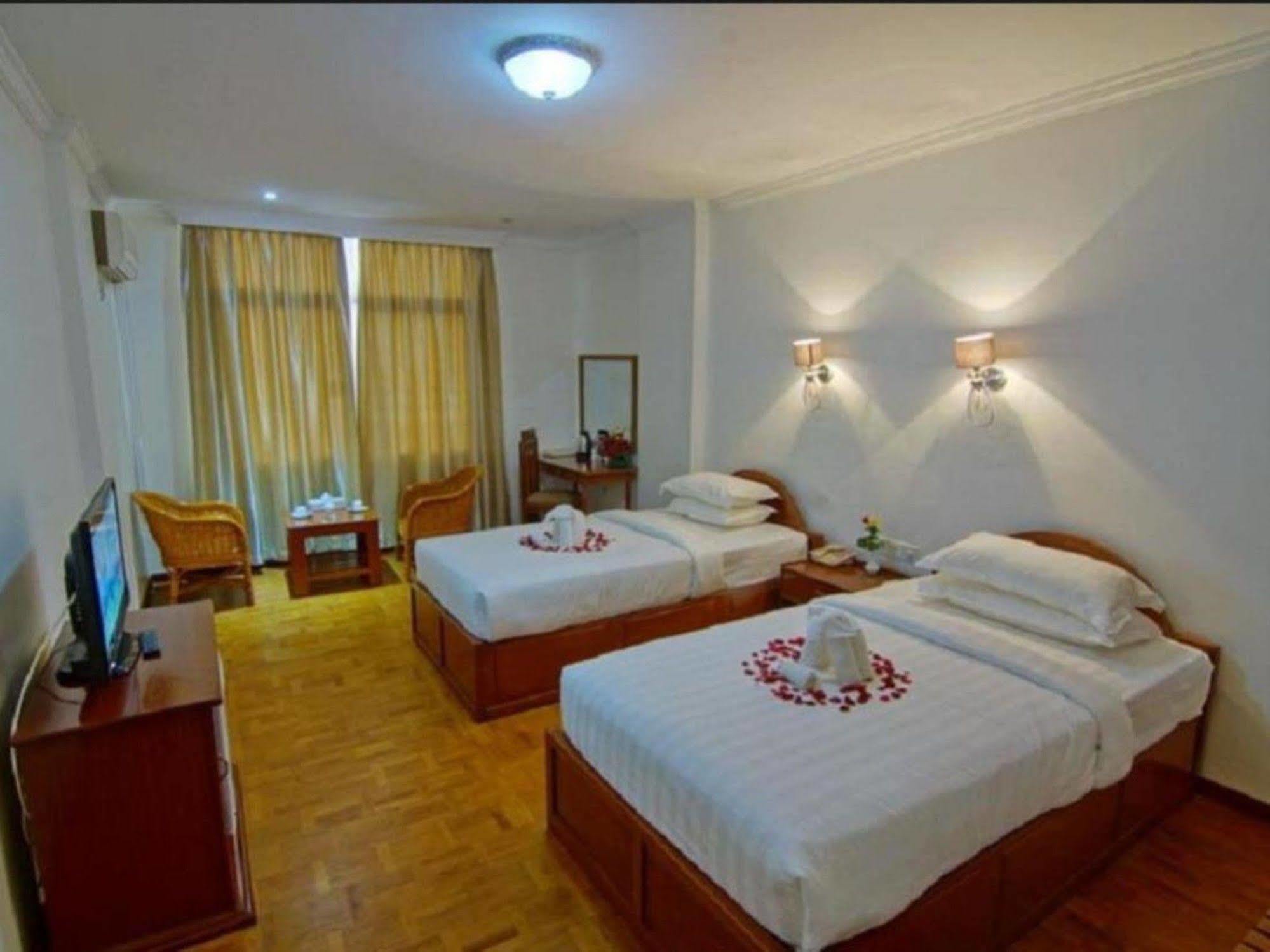 Wilson Hotel Мандалай Екстер'єр фото