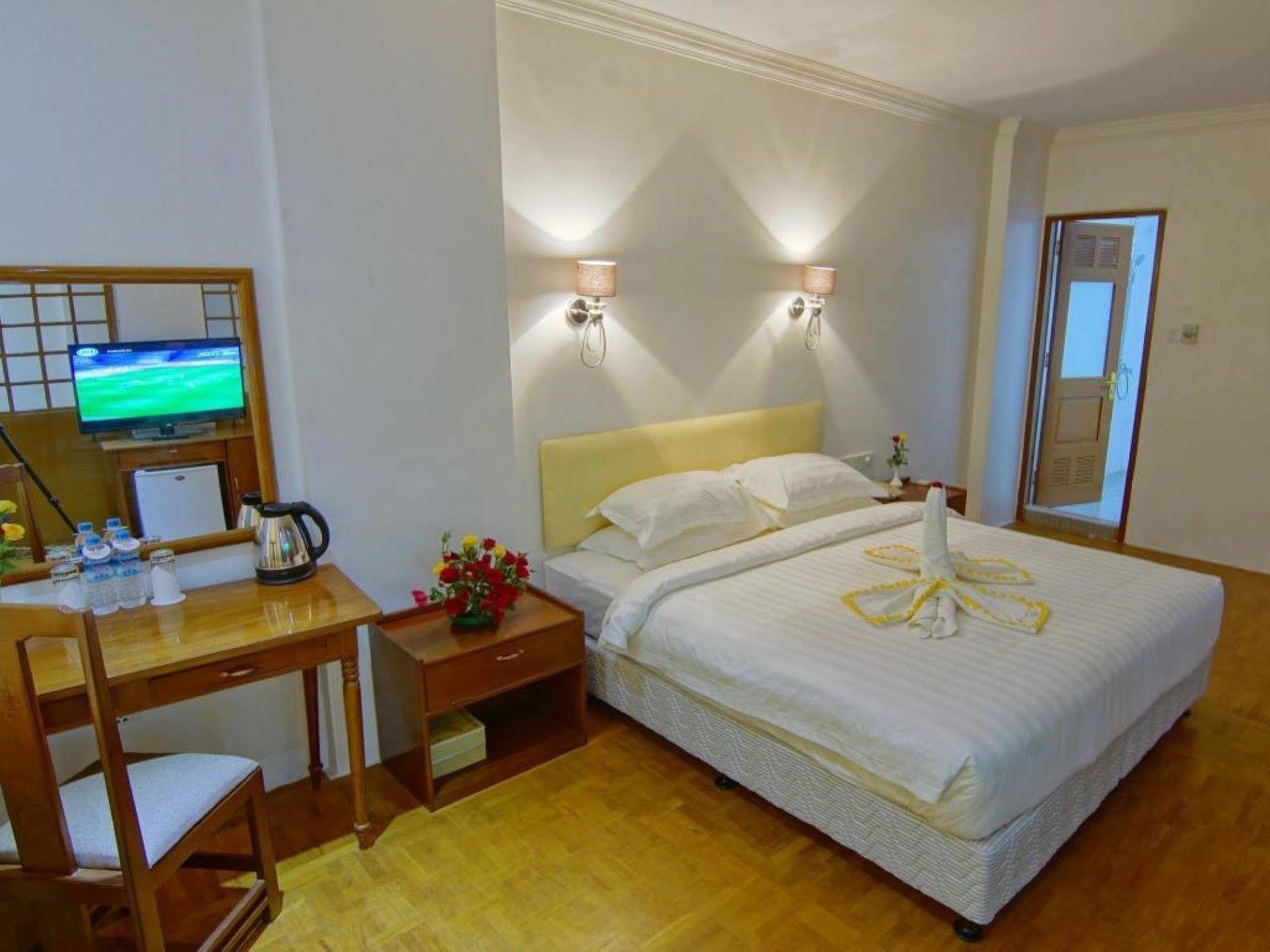 Wilson Hotel Мандалай Екстер'єр фото