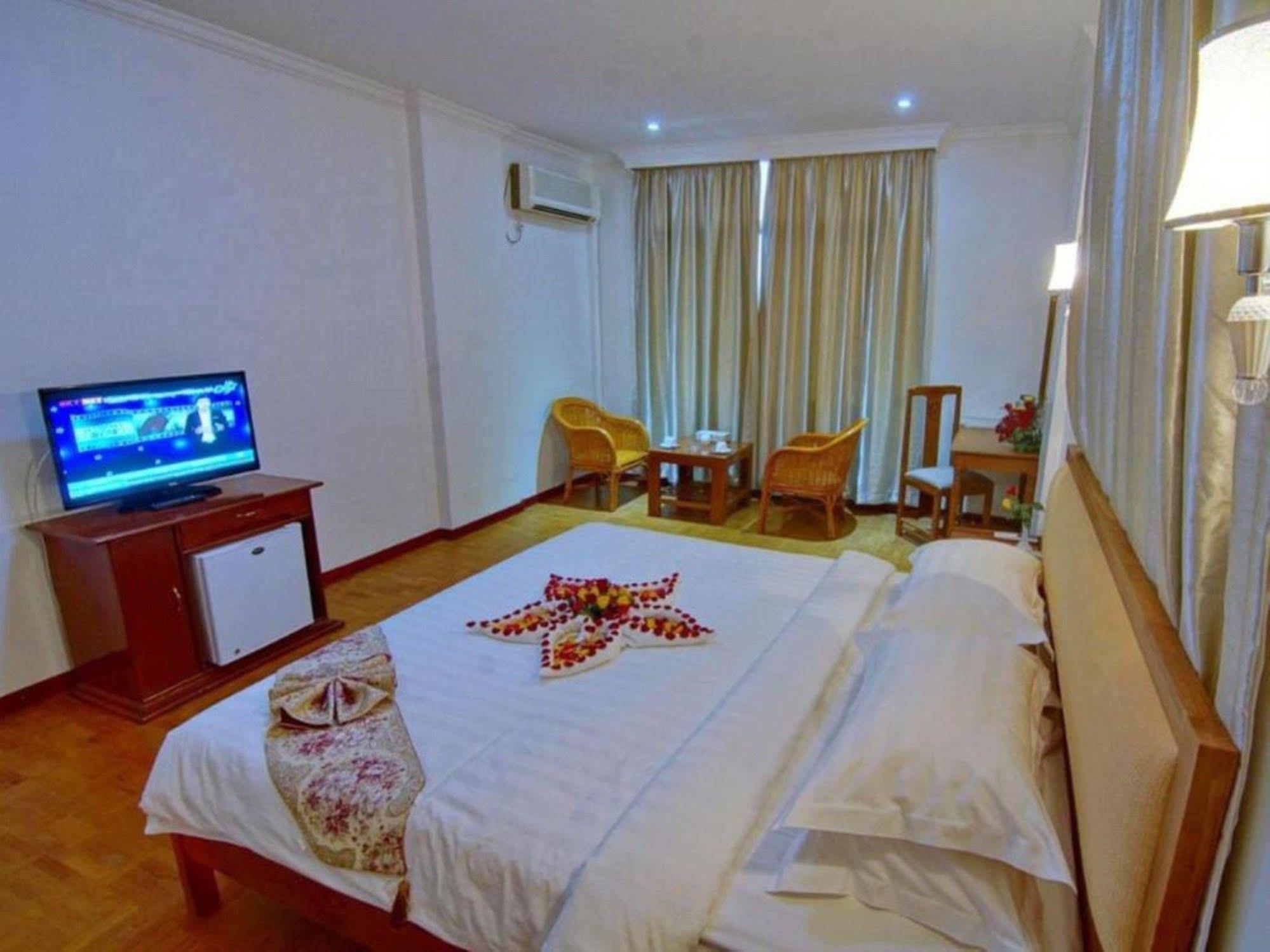 Wilson Hotel Мандалай Екстер'єр фото