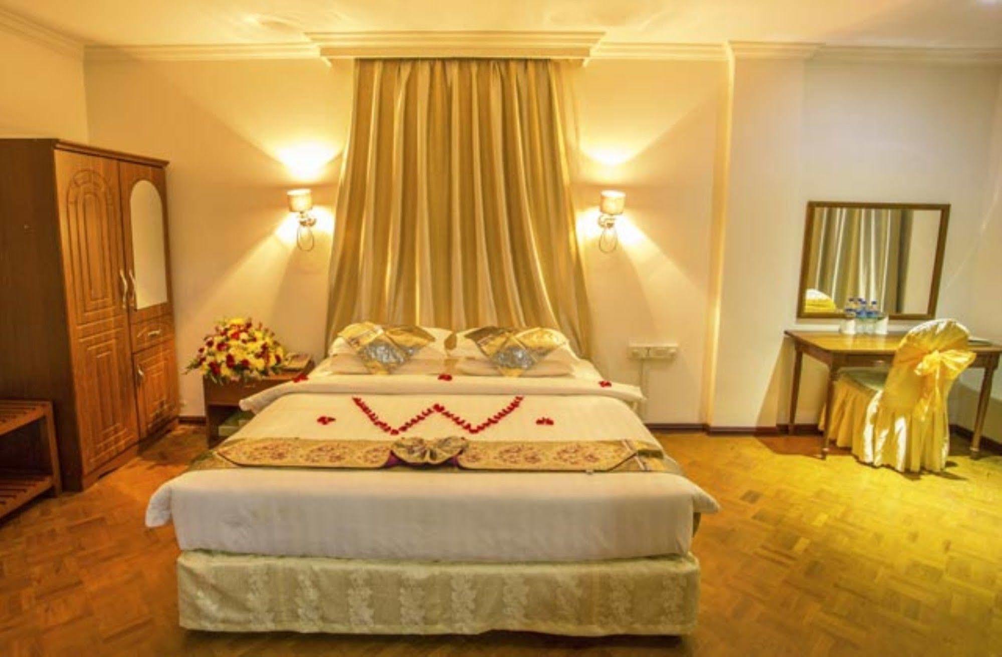 Wilson Hotel Мандалай Екстер'єр фото